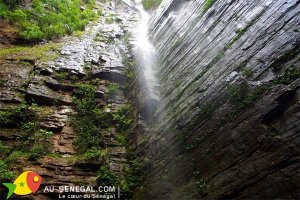 La cascade de Dindéfélo, havre de fraîcheur au Sénégal oriental