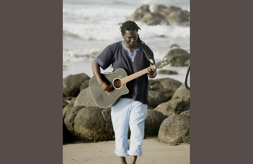 Metzo en shooting photo à la Plage de l’Hôtel Cap Ouest Dakar/ Photo : S. V. D. P.