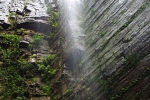 La cascade de Dindéfélo, havre de fraîcheur au Sénégal oriental