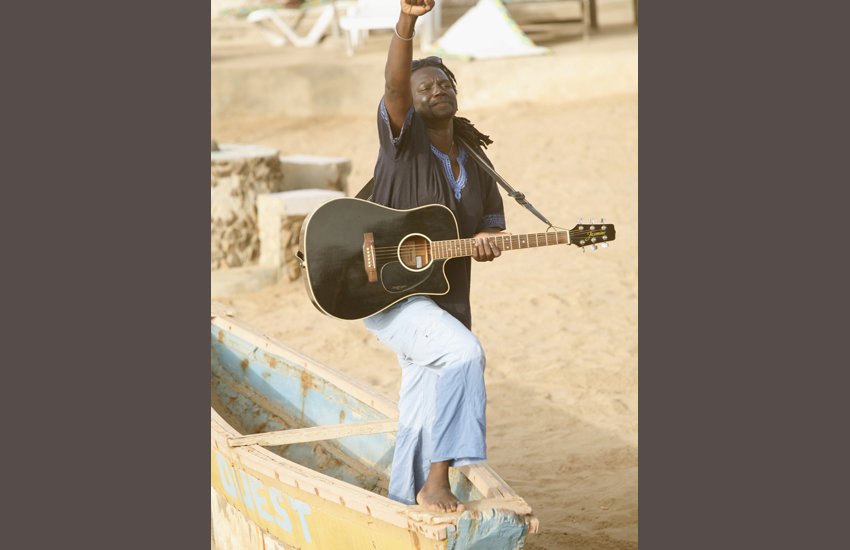 Metzo en shooting photo à la Plage de l’Hôtel Cap Ouest Dakar/ Photo :  S. V. D. P.