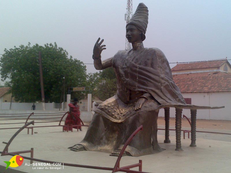 Statue de la Linguère Ndatté Yalla à Dagana